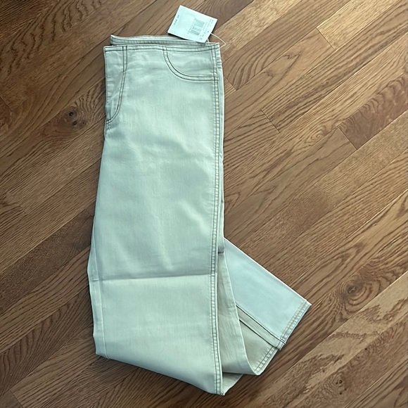 NWT Guess Women’s Beige Jeans Size 31 - Picture 1 of 5
